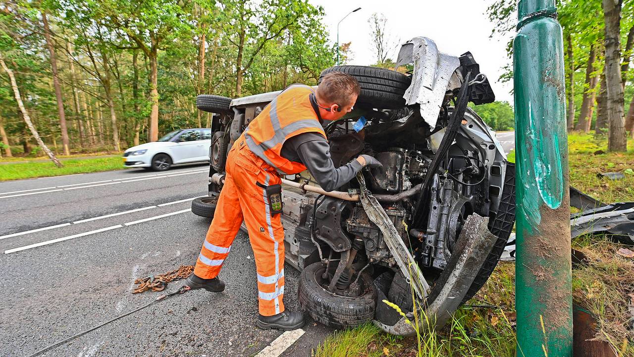Auto crasht in Valkenswaard, vrouw raakte macht over het stuur kwijt