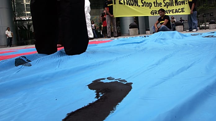 Greenpeace stages beach protest against fossil fuels during Colombia conference