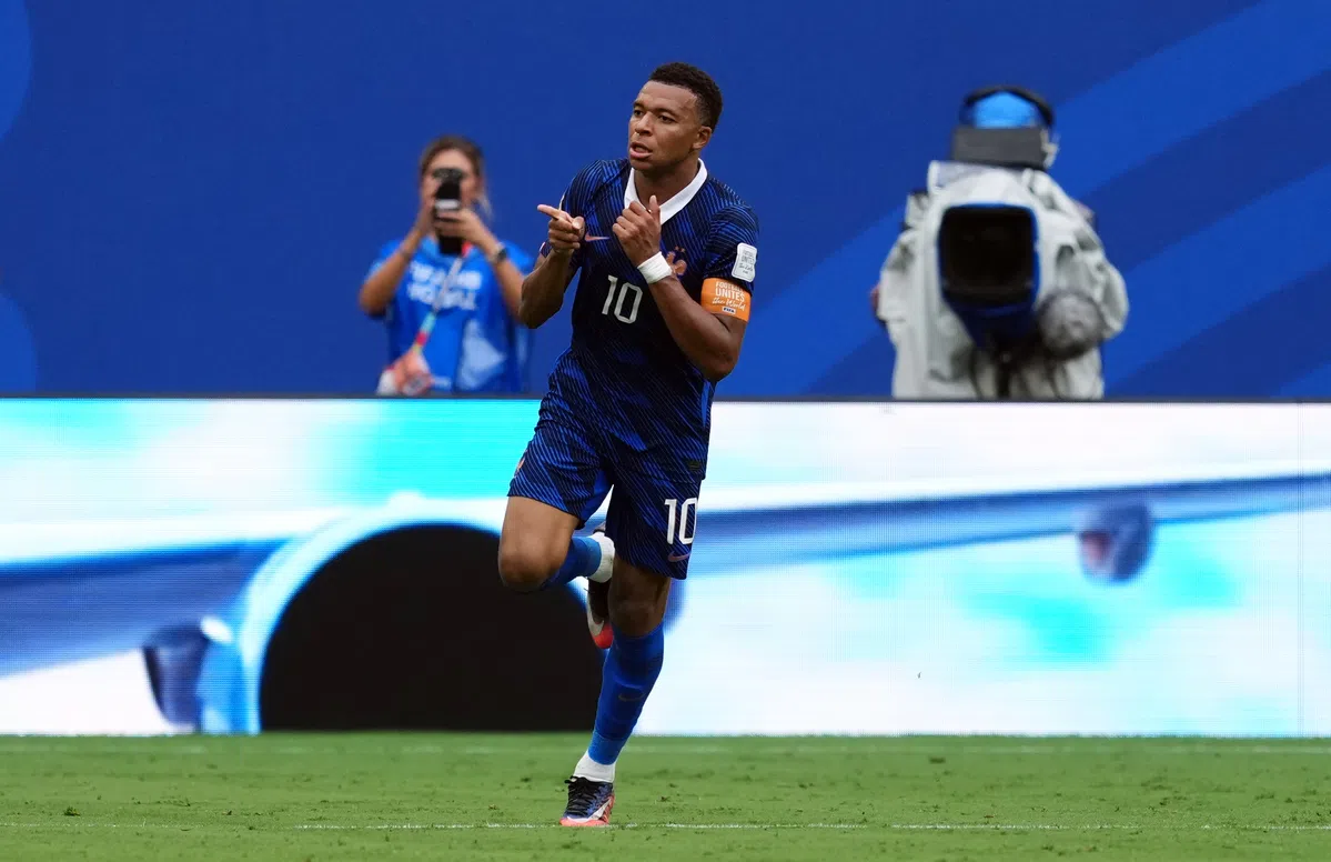 Mbappé passeert Messi en is WK-topscorer aller tijden