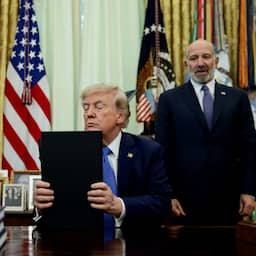 Trump tekent decreten die geboorterecht op burgerschap moeten beperken