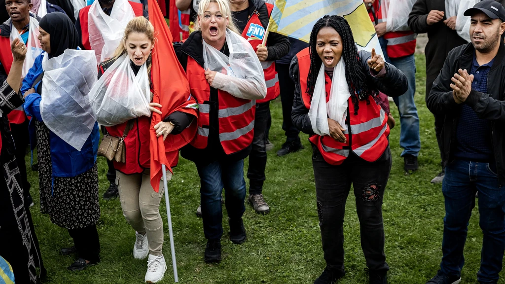 Polder praat met kabinet, dat hoopt op ideeën voor economie en WIA