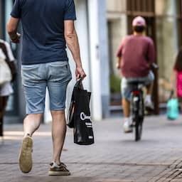 Nederlandse economie groeit harder dan gedacht, huishoudens geven meer uit