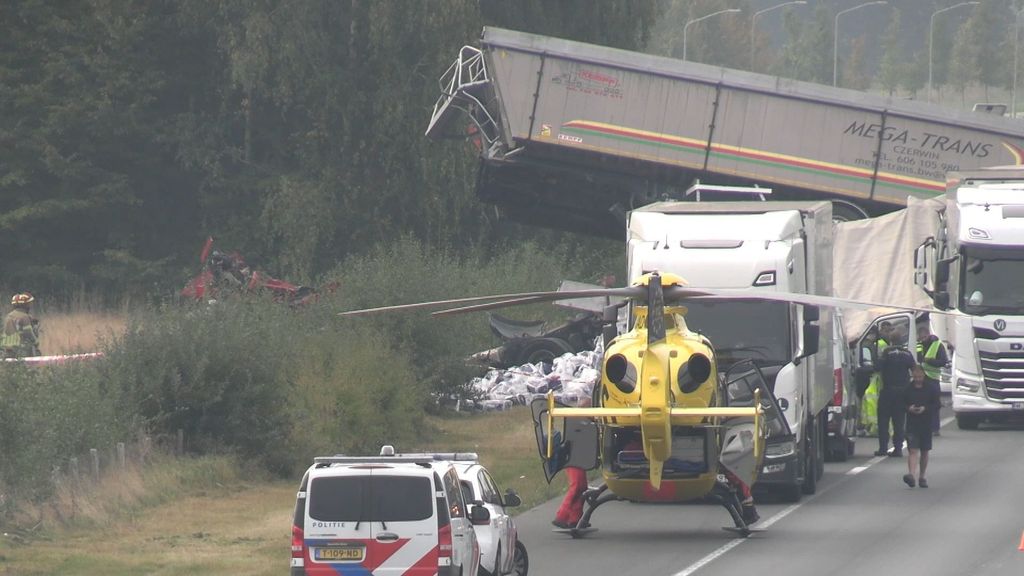 Ongeval met vrachtwagens A73 bij Belfeld eist tweede dodelijke slachtoffer