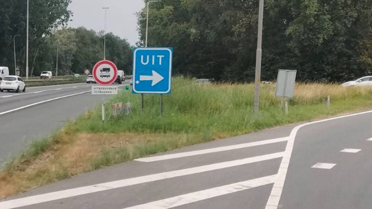 Chauffeurs klagen over borden Merwedebrug: 'Voor buitenlanders onduidelijk'