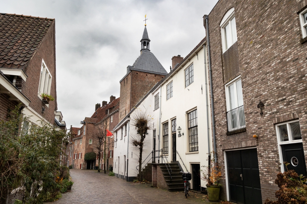 Oud Gergem De Muurhuizen verhuist naar Bunschoten vanwege betaald parkeren in Amersfoort