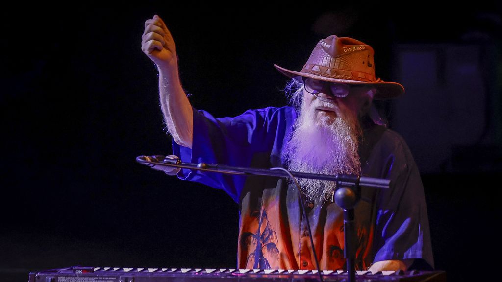 Braziliaans muziekicoon Hermeto Pascoal (89) overleden, bekend als 'de tovenaar'