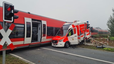 Vrouw (88) overleden door botsing ambulance en trein uit Enschede