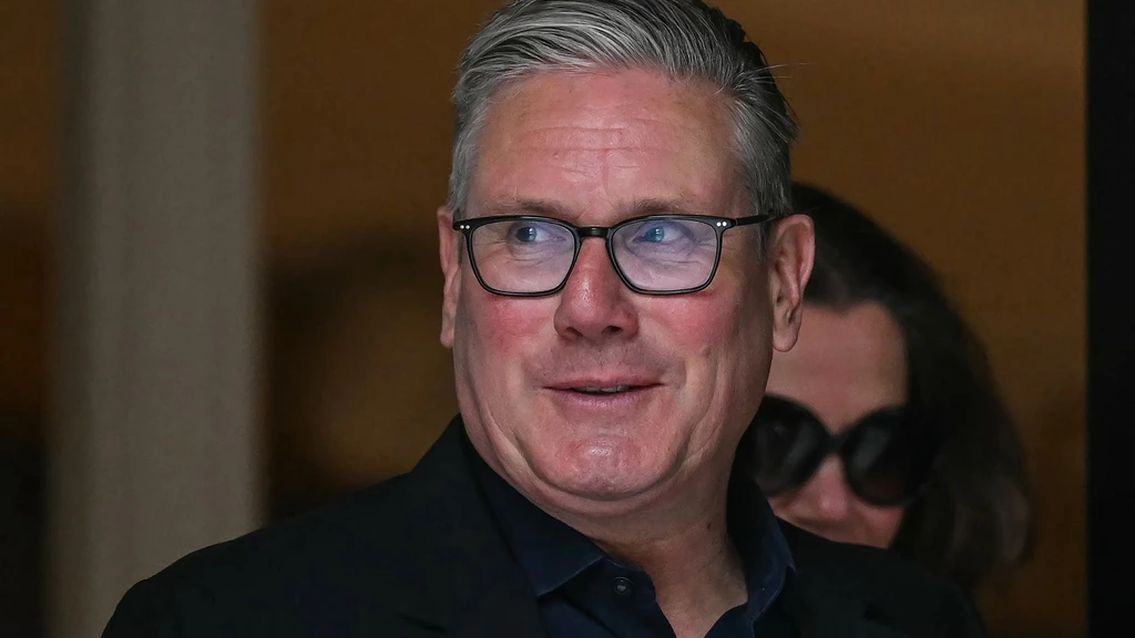 Britse premier Starmer wil aanblijven ondanks grote druk om op te stappen