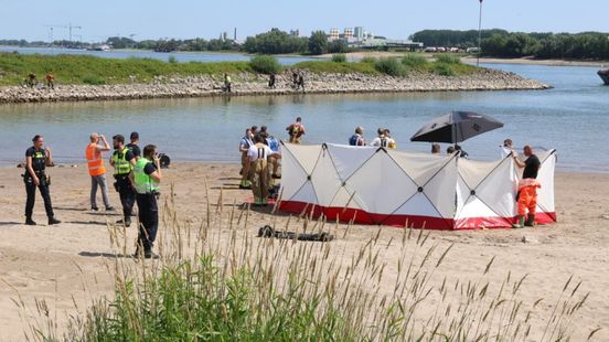 Vrouw (42) overleden in de Waal na redden kinderen