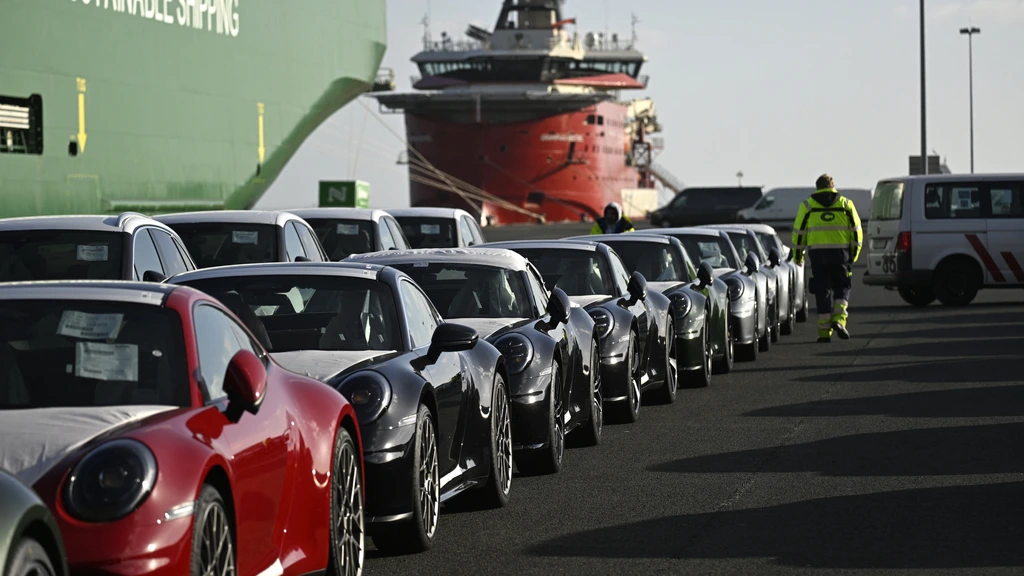 Trump kondigt hogere importheffing aan op auto's en vrachtwagens uit EU
