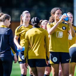 Oranjevrouwen missen ook zieke keeper Van Domselaar op eerste training