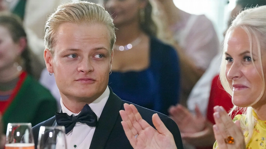 Veroordeelde Marius Borg Høiby naar huis, net als geopereerde moeder Mette-Marit