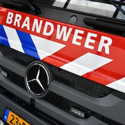 A16 bij Rotterdam dicht vanwege brandende vrachtwagen