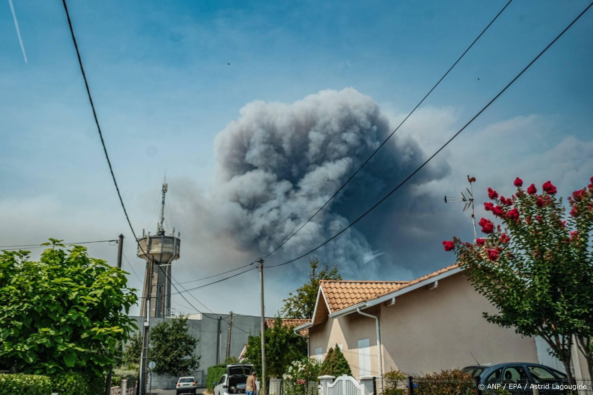 Grote evacuaties en crisisoverleg om branden in Frankrijk