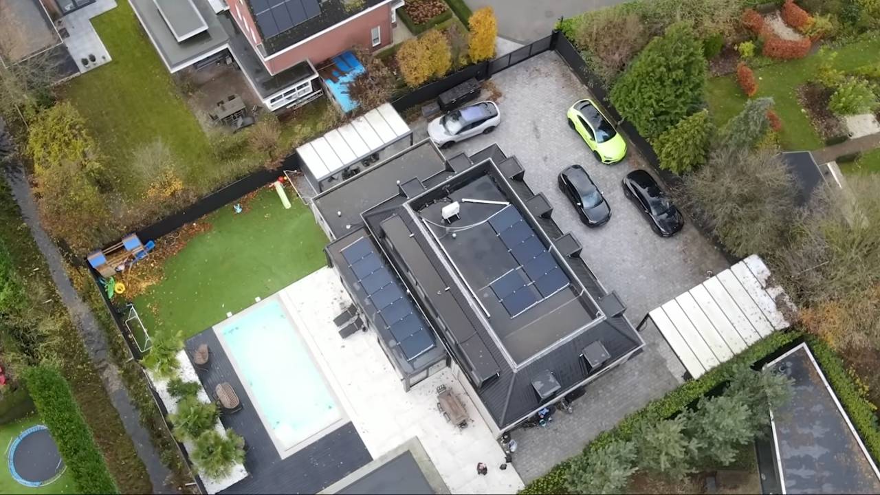 Moet Mo Bicep zijn huis uit? Belastingdienst legt beslag op villa