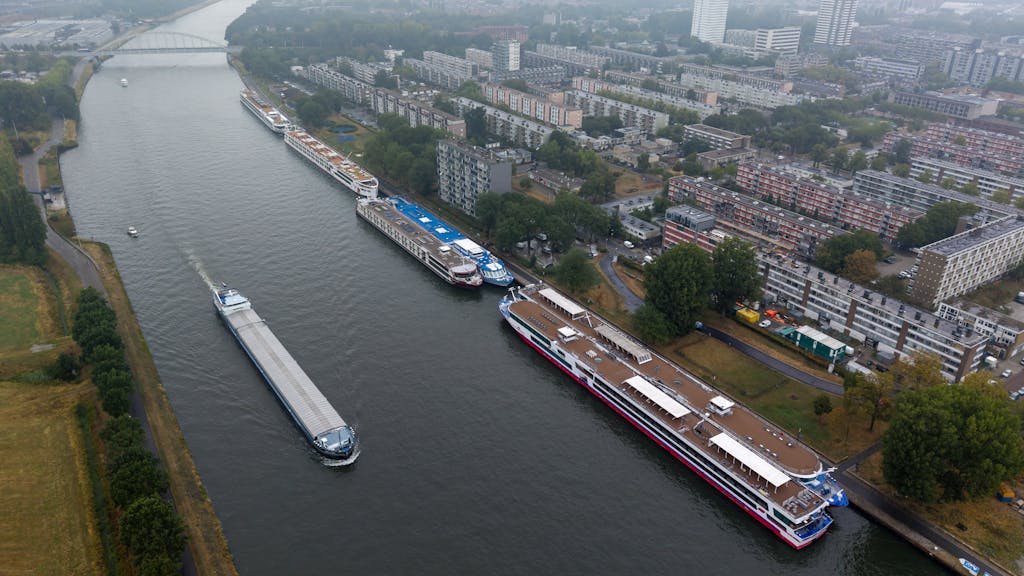 Binnenvaart woest over nachtsluiting Amsterdam-Rijnkanaal