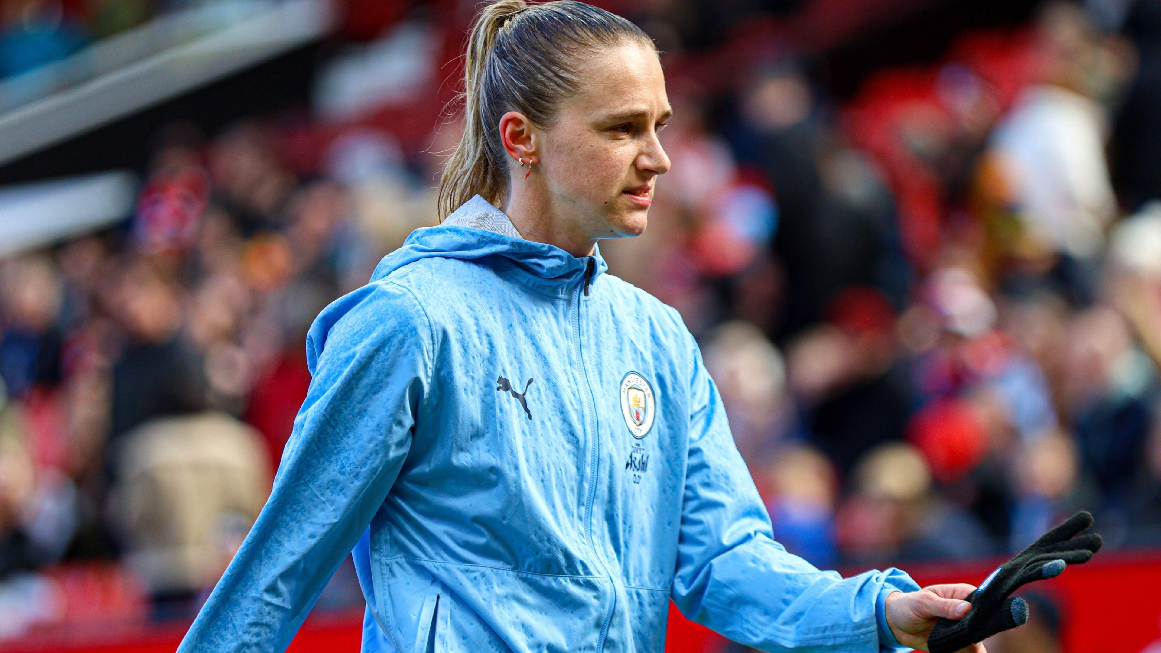 Vivianne Miedema deelt verdrietig bericht over haar ernstig zieke moeder: ’Wonder boven wonder is ze weer wakker geworden’
