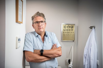 Kijk mee met coronaverhoor: kritische huisarts Elens én Red Team-lid Baidjoe verklaren