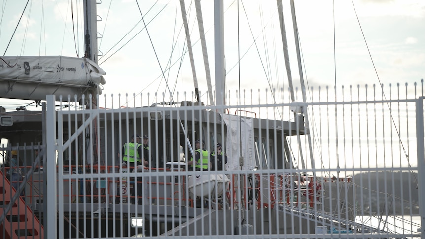 Man's body found after search on Hobart's waterfront