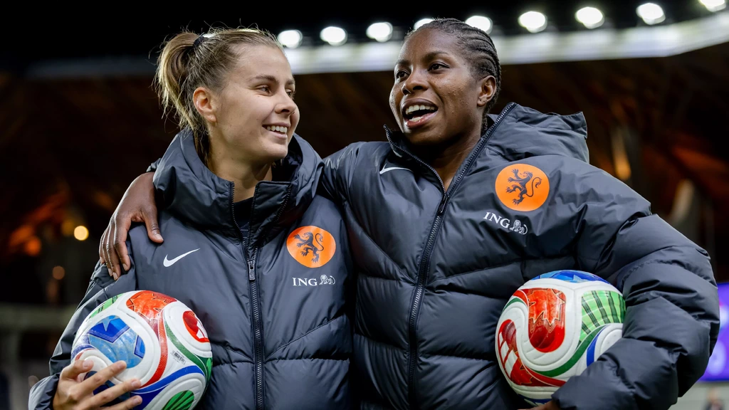 Pelova en Beerensteyn nemen wedstrijdballen mee: 'Drie goals is extra lekker'
