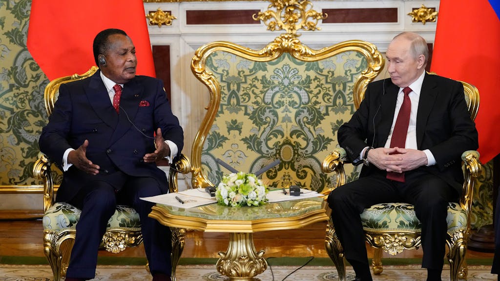 Geen tanks maar filmpjes op Poetins parade: oorlog drukt zwaar op Russisch machtsvertoon