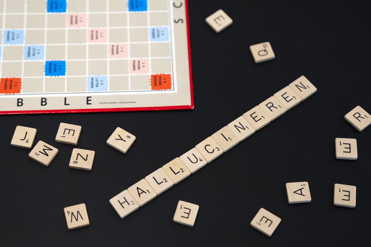 ‘Hallucineren’ is door Van Dale uitgeroepen tot Woord van het Jaar: in het AI-tijdperk heeft het een nieuwe betekenis gekregen