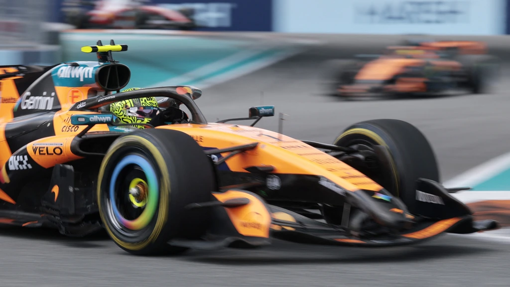 Norris comfortabel naar sprintzege Miami, Verstappen vijfde na matige start
