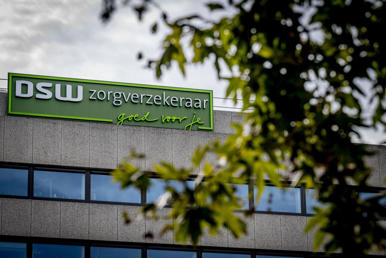 Zorgpremie volgend jaar fors omhoog, bij DSW komt er bijna 15 euro per maand bij. ‘Grootste stijging ooit’