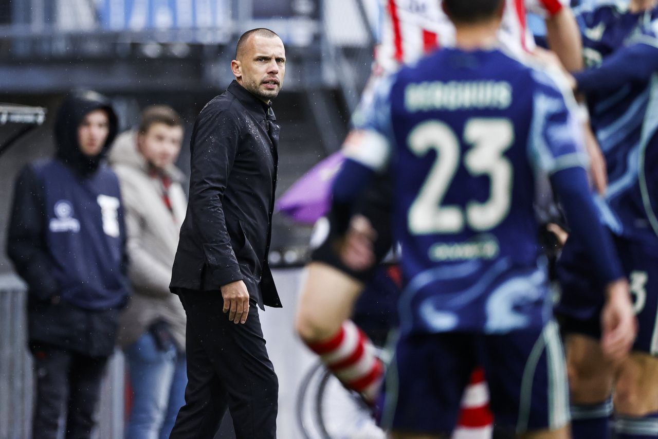 Ajax blijft bijzonder fragiel. En het zorgelijke voor coach John Heitinga: er is weinig basis om op door te bouwen