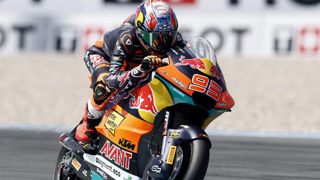 Veijer en Van den Goorbergh pakken punten in Moto2 Assen, Alonso wint zinderende strijd