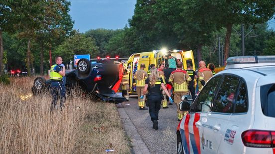 Auto belandt op de kop bij ongeluk Nieuwegein, 1 gewonde
