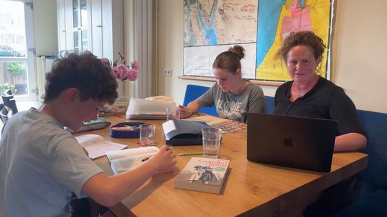 Kinderen van Pascale gaan niet naar school, maar krijgen thuis les vanwege geloofsovertuiging