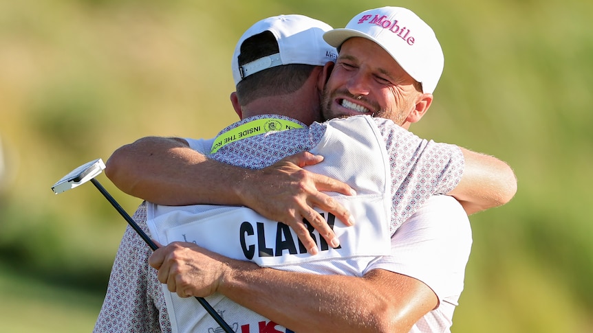 Clark avoids mammoth collapse to win US Open