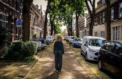 Josephine (26) ontsnapte aan Rotterdamse serie-aanrander: ‘Zijn blik was nog enger dan zijn aanrakingen’