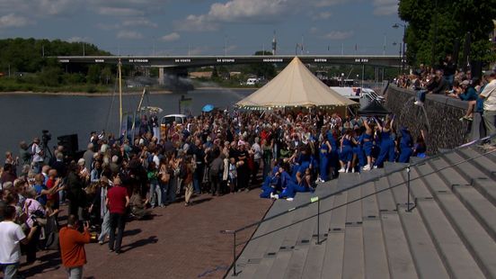 Vernieuwde Rijnkade feestelijk geopend: 'Voor de komende 100 jaar klaar hier'