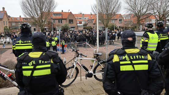 ME grijpt in bij protest tegen mega-opvang: agent gewond en acht arrestaties
