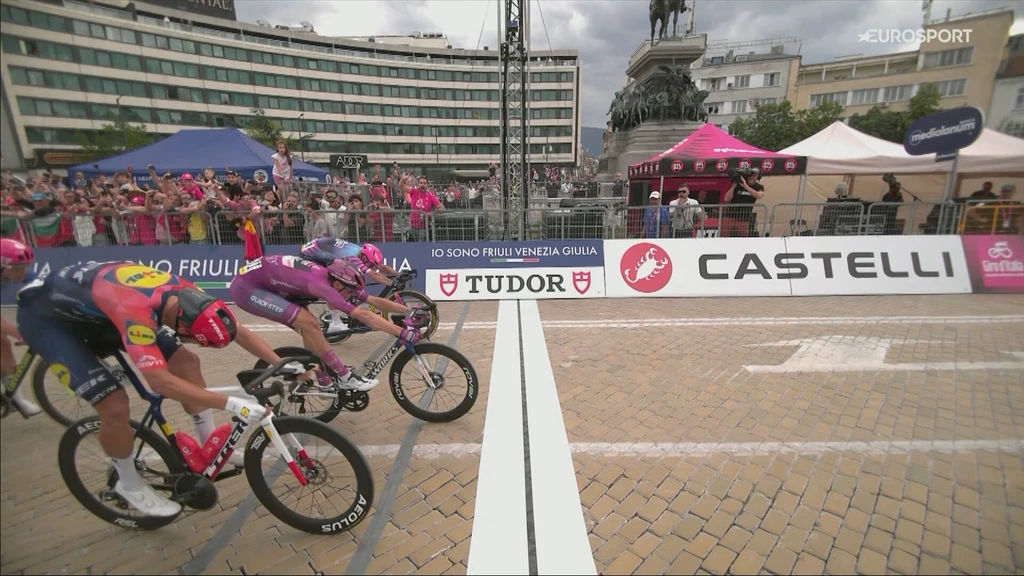 Groenewegen komt net tekort, Magnier sprint naar tweede etappezege Giro d'Italia