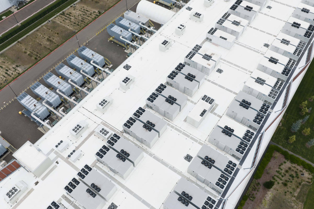 Federal regulators back Trump's plan to speed power to energy-hungry AI data centers