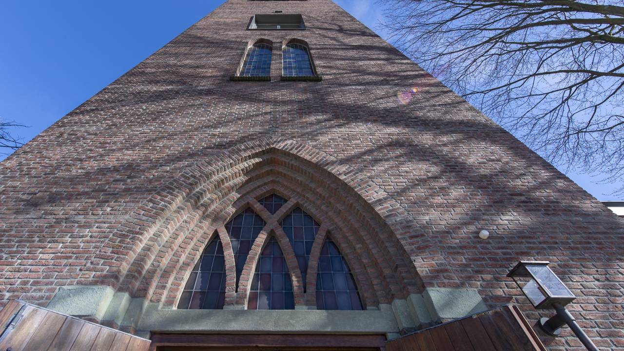 Torenwoning in voormalige kerk te koop: ‘Echt een herkenningspunt’