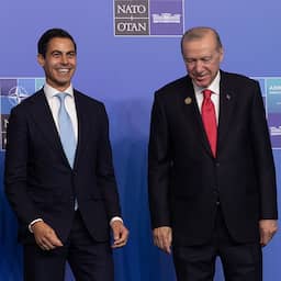 Jetten laat door Erdogan geschonken revolver achter in Turkije na NAVO-top