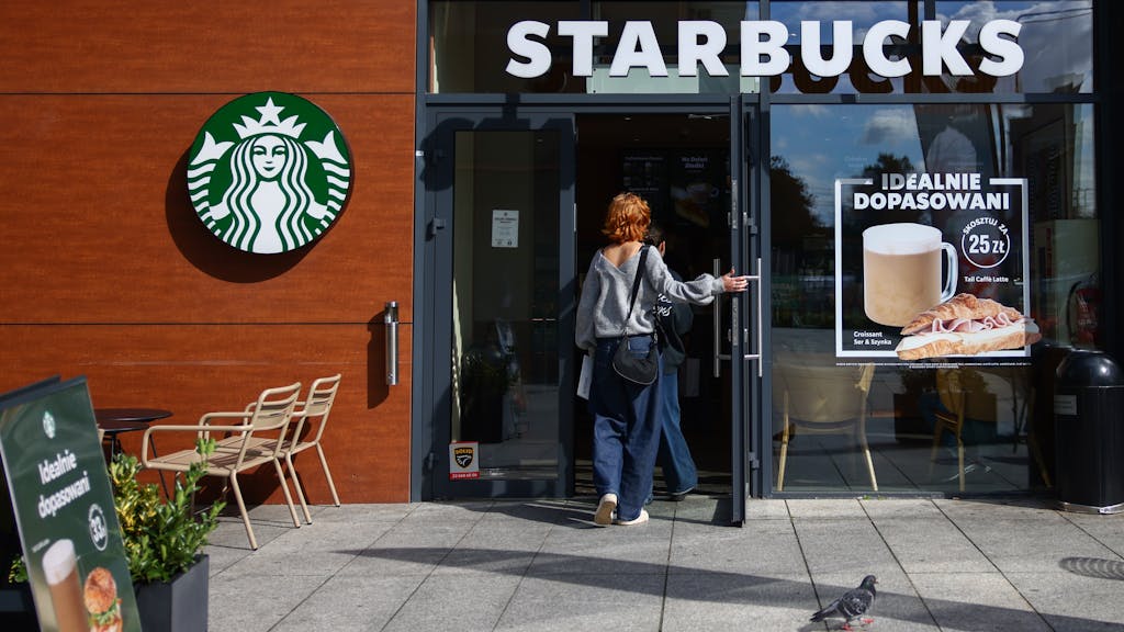 Starbucks schrapt honderden banen en sluit meerdere verlieslatende filialen