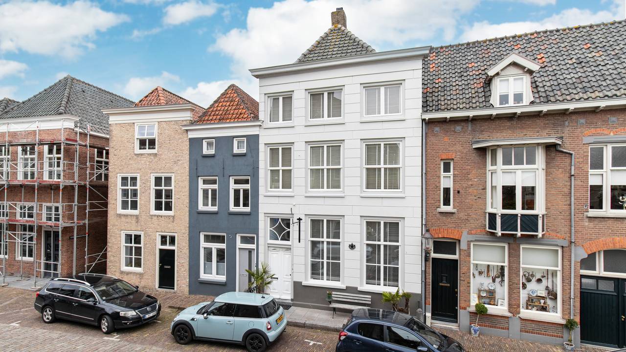 Monumentaal huis in Heusden te koop: ‘Groot, toch voelt het intiem'