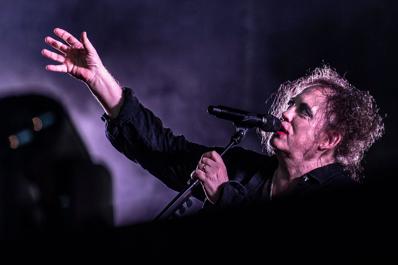 Op Pinkpop verdrijft The Cure alle zorgen over de hitte