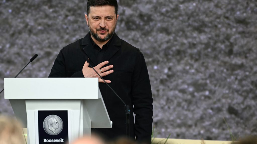 Staande ovatie voor Zelensky bij uitreiking Four Freedoms Awards in Middelburg