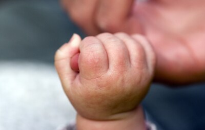 Waarom vrouwen in Nederland steeds minder kinderen krijgen: ‘Het is code oranje’