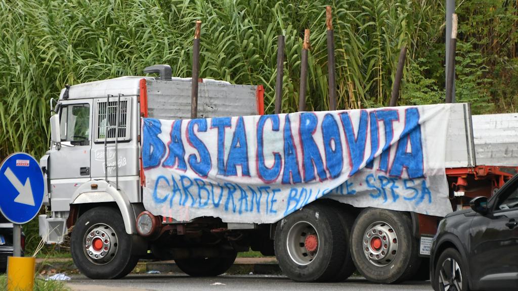 Italiaanse regering strooit met dieselkortingen na felle protesten truckers