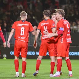 Almere City klopt FC Volendam en houdt Heracles voorlopig van periodetitel af