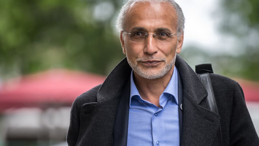 Islamoloog Tariq Ramadan in Parijs veroordeeld tot 18 jaar cel voor drie verkrachtingen