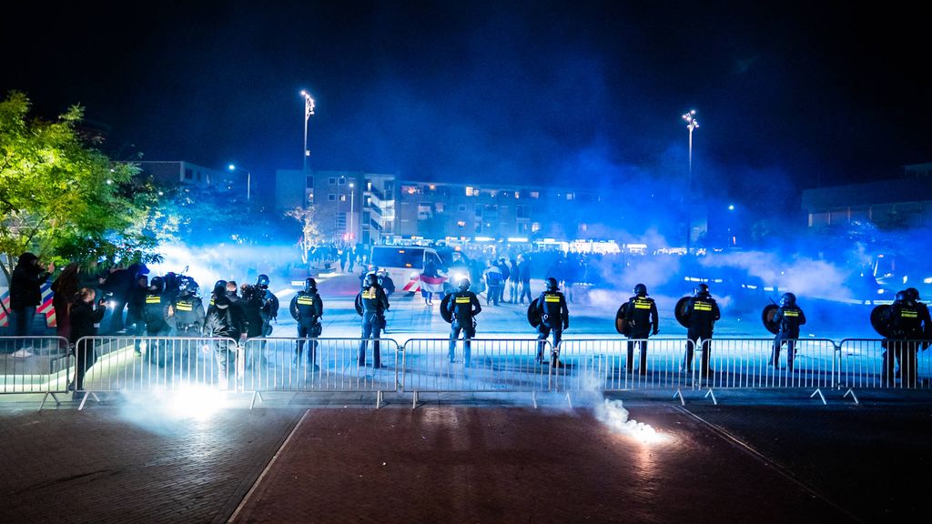 Politie grijpt in bij demonstratie tegen azc in Doetinchem