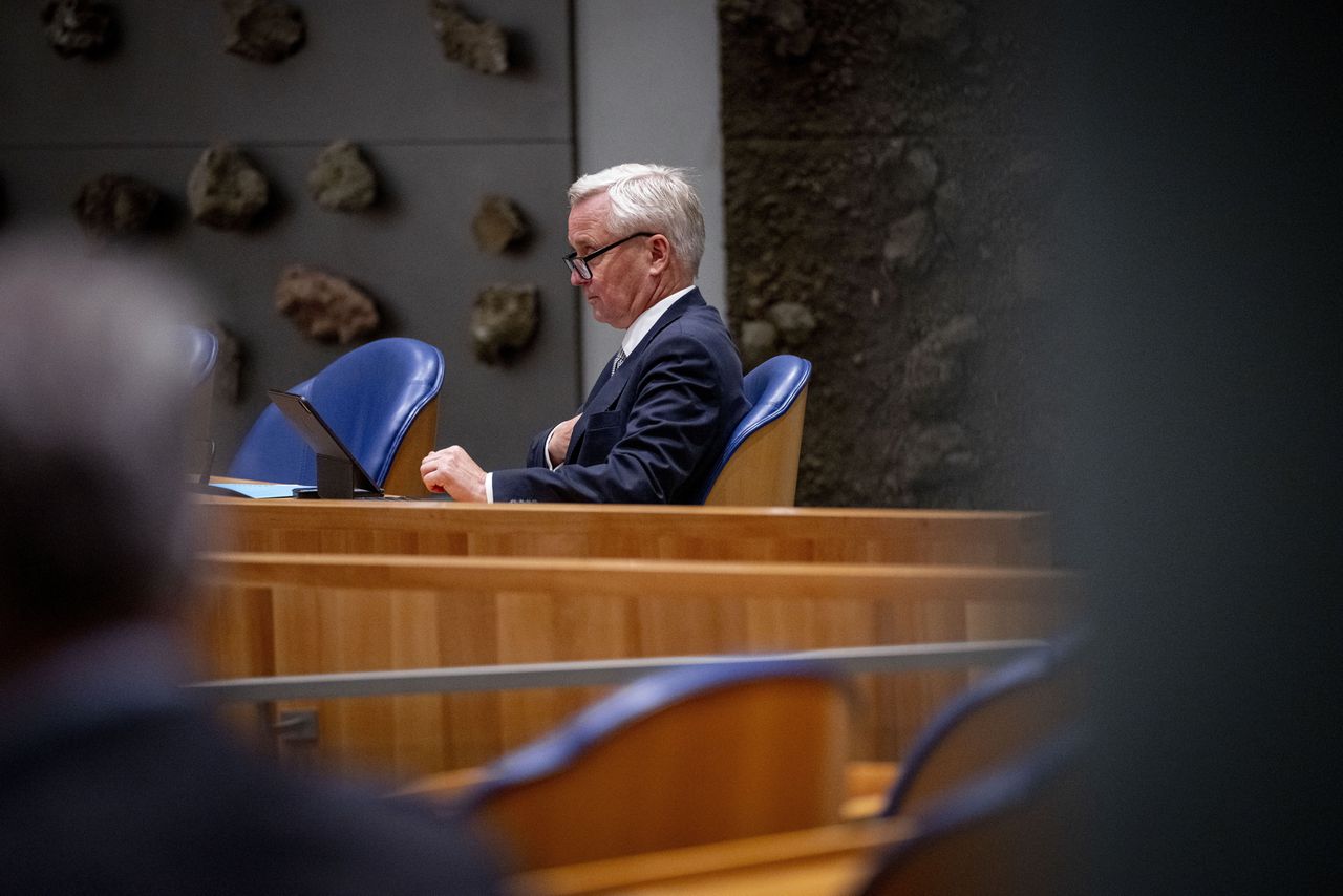 Kabinet wil komende jaren een op de vijf voltijdsbanen bij de rijksoverheid schrappen – vooral bij uitvoering